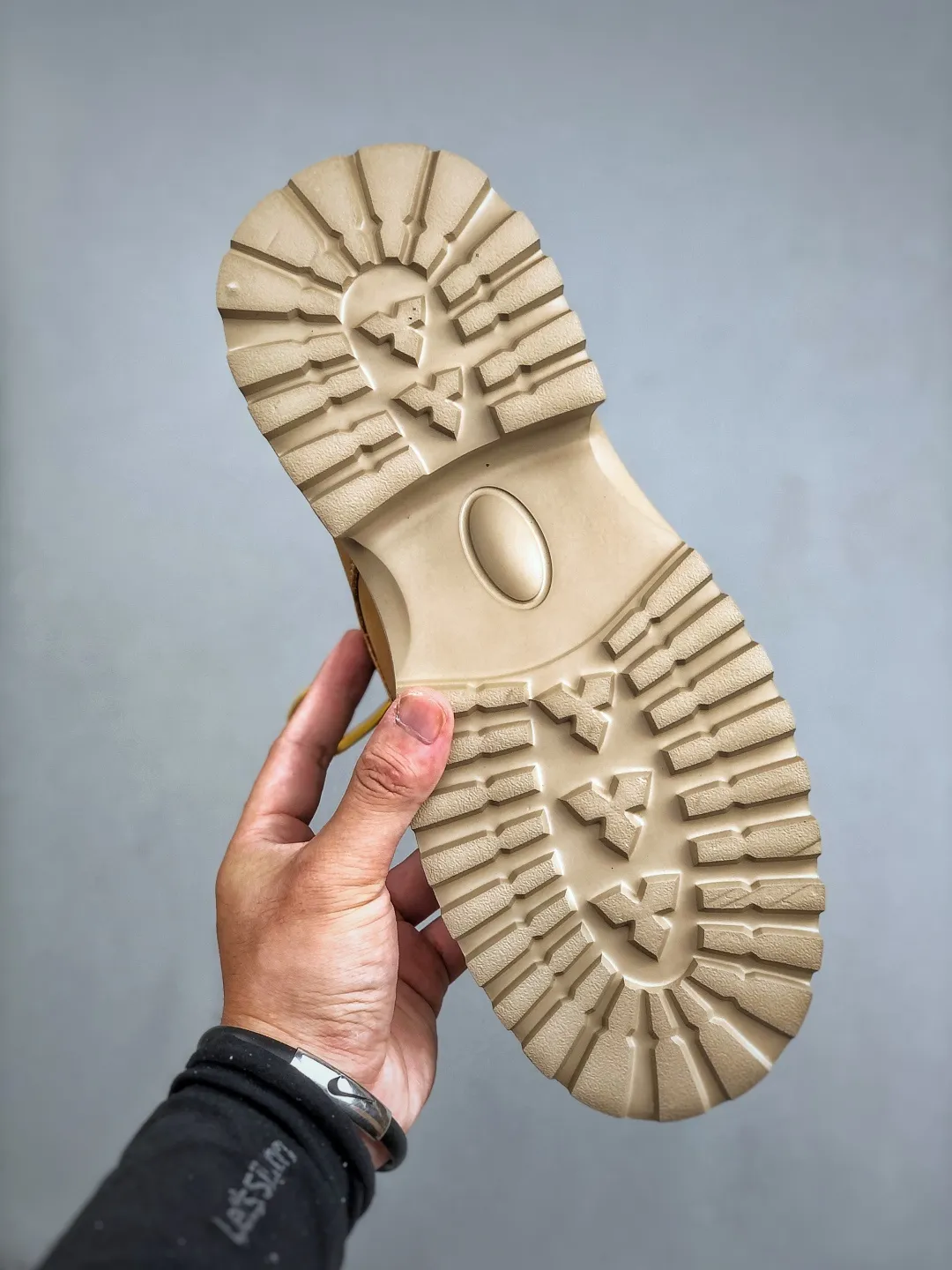Local pick-up💰560 Support store release New arrival🚀UGG Men's mid-top casual Martin boots series for autumn and winter. Purchasing special quality. High elastic Modern external non-slip rubber foam ultra-light outsole. Lace-up design. Very easy to put on and take off. Made of TPU molded and shaped genuine leather upper material #EVA light wing technology outsole with non-slip, wear resistance and good elasticity. ❗ American light luxury brand [UGG] M Tasman Weather Hybrid Tasman hybrid series medium-cut thick-soled lightweight casual Martin boots" Size: 39-44 (one size larger)